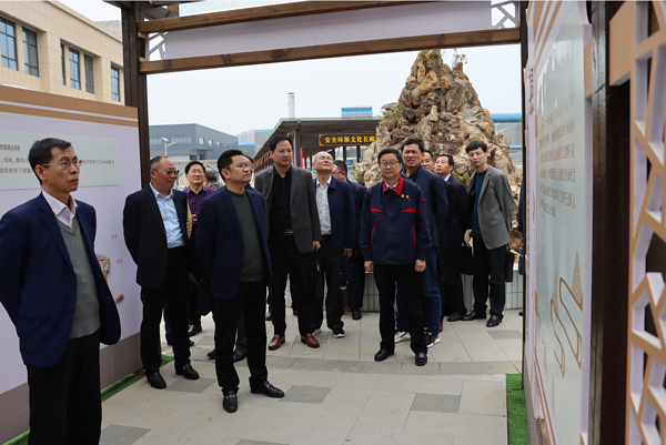 集團(tuán)公司廉潔文化建設(shè)推進(jìn)會(huì)在公司召開(kāi) 集團(tuán)公司廉潔文化建設(shè)推進(jìn)會(huì)在公司召開(kāi)